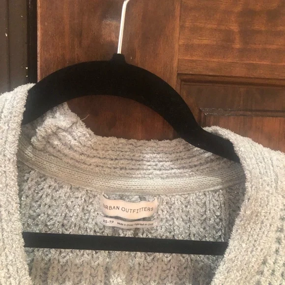 Urban Outfitters - Picture 2 of 6